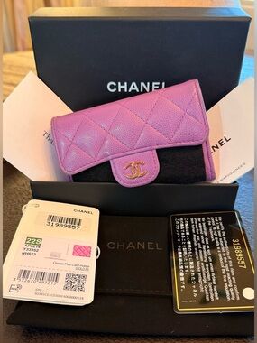 Authentic Chanel Classic 22S Caviar leather purple card holder!